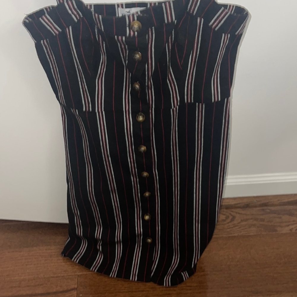 i’m selling a dress, it’s a small, cute for date night or gathering